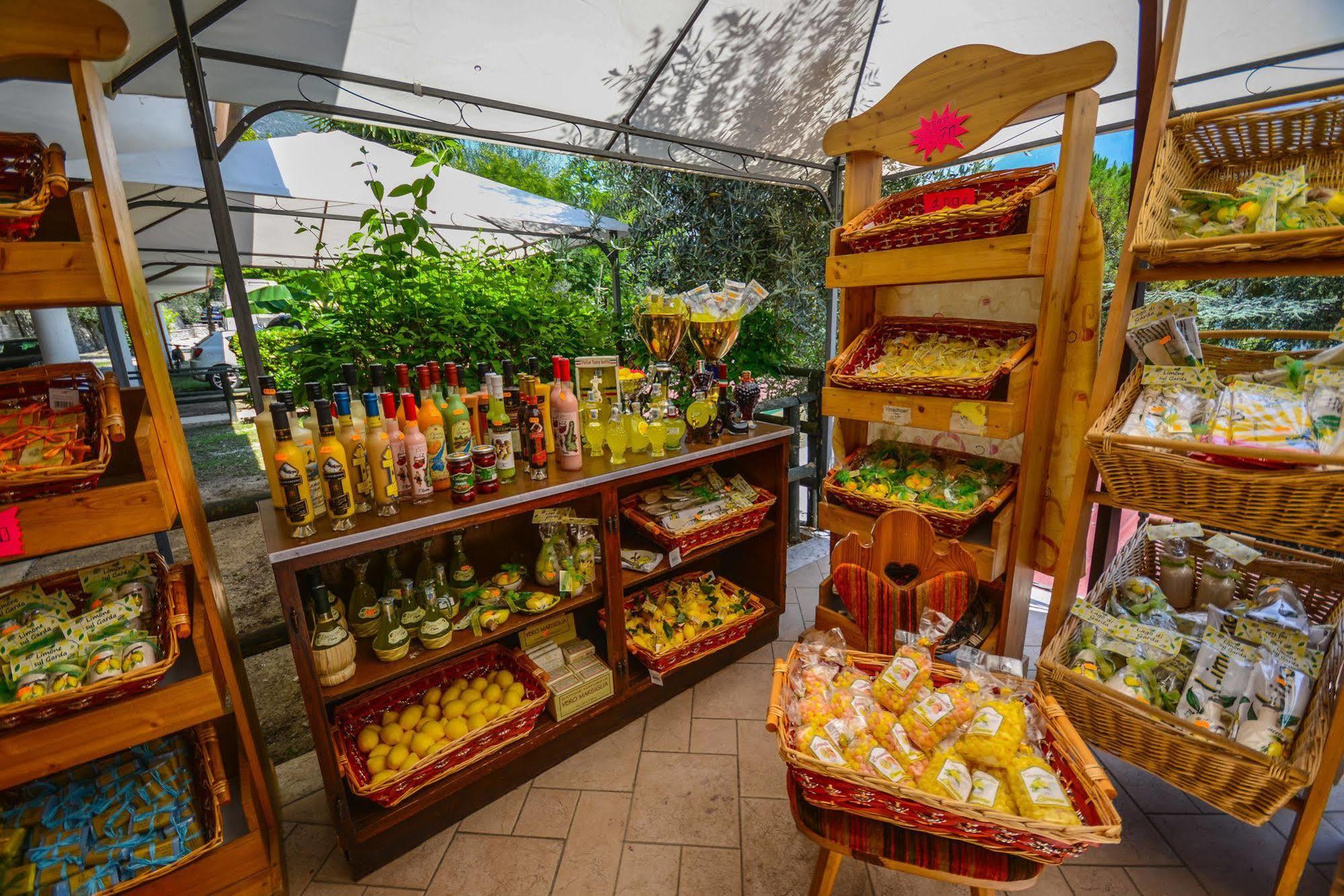 Camping Park Garda Limone sul Garda Exterior foto